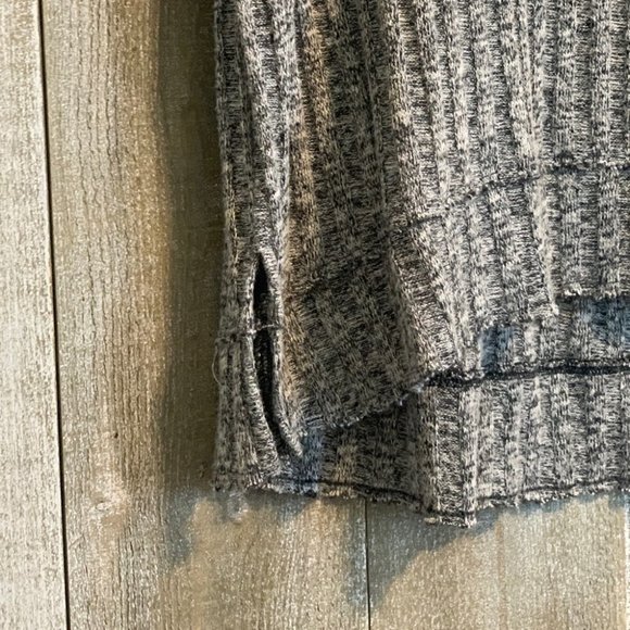 {Free People} High-Low Hem top - Picture 4 of 9